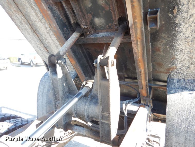 image for item JI9318 2006 International 7400  dump truck