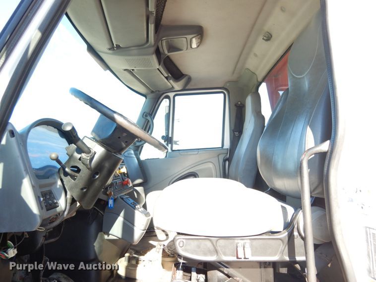 image for item JI9318 2006 International 7400  dump truck