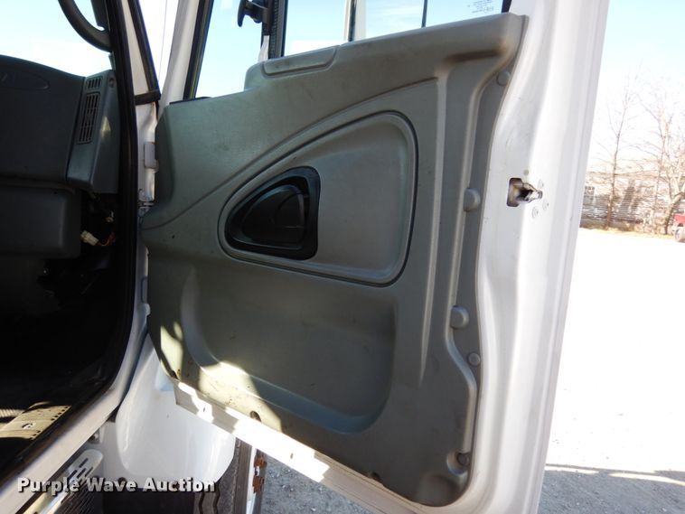 image for item JI9318 2006 International 7400  dump truck