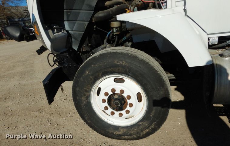 image for item JI9318 2006 International 7400  dump truck