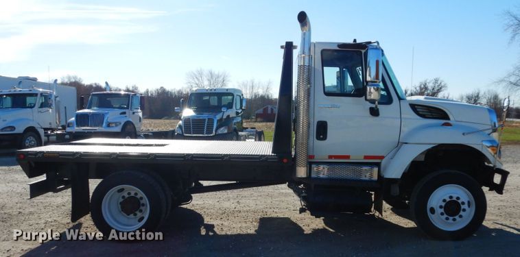 image for item JI9319 2008 International 7400  flatbed truck