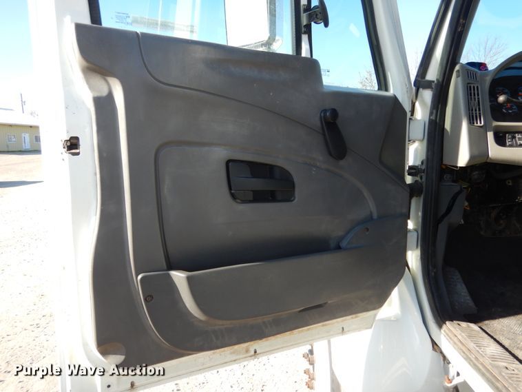 image for item JI9319 2008 International 7400  flatbed truck