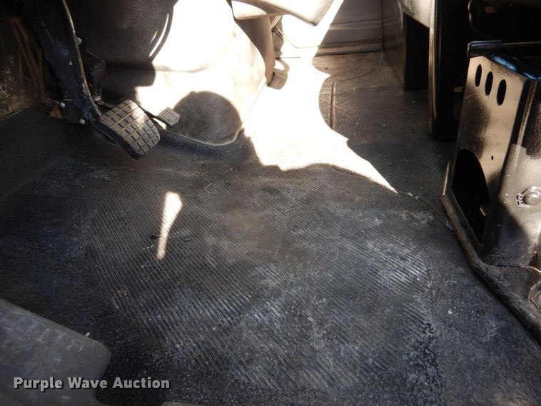 image for item JI9319 2008 International 7400  flatbed truck