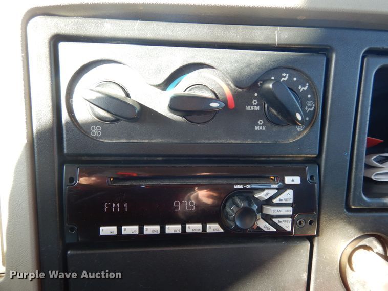 image for item JI9319 2008 International 7400  flatbed truck