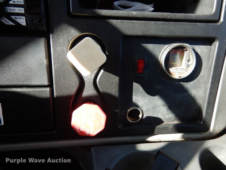 image for item JI9319 2008 International 7400  flatbed truck