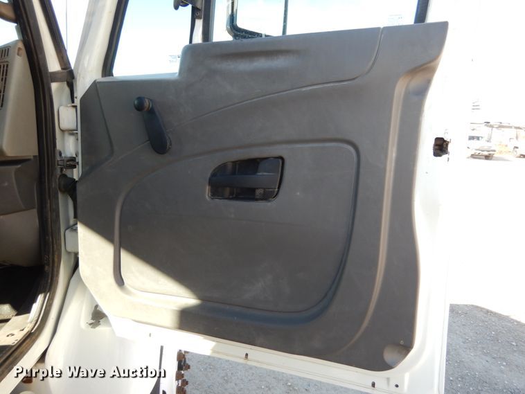 image for item JI9319 2008 International 7400  flatbed truck