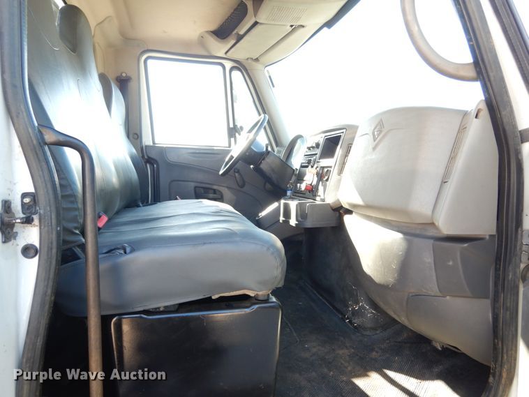 image for item JI9319 2008 International 7400  flatbed truck