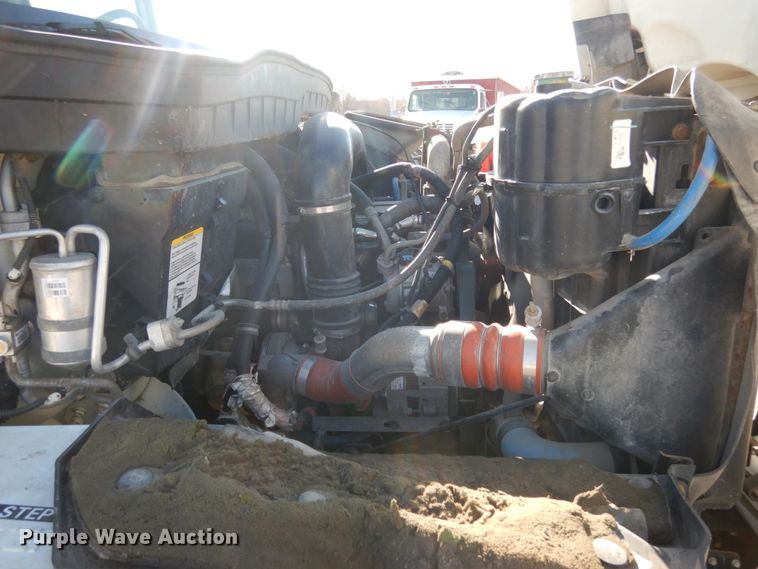 image for item JI9319 2008 International 7400  flatbed truck