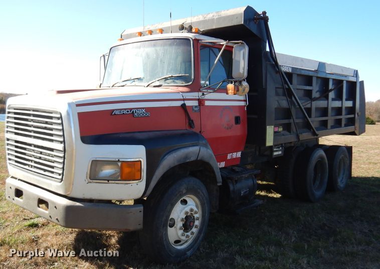 image for item JJ9898 1994 Ford LA9000  dump truck