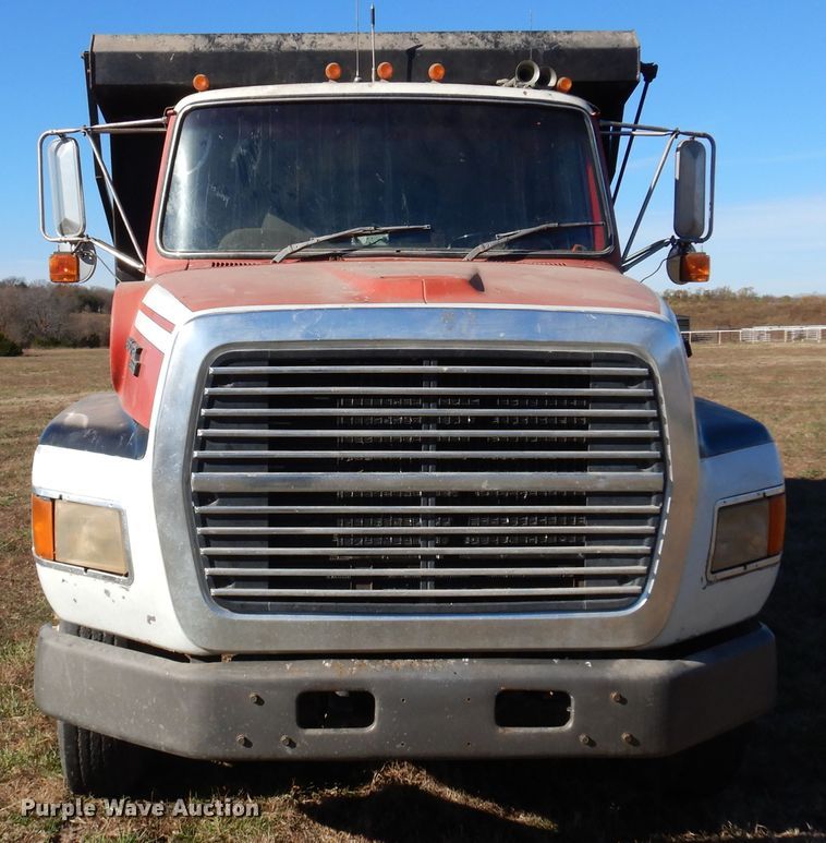 image for item JJ9898 1994 Ford LA9000  dump truck