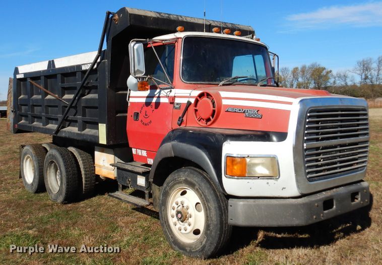 image for item JJ9898 1994 Ford LA9000  dump truck