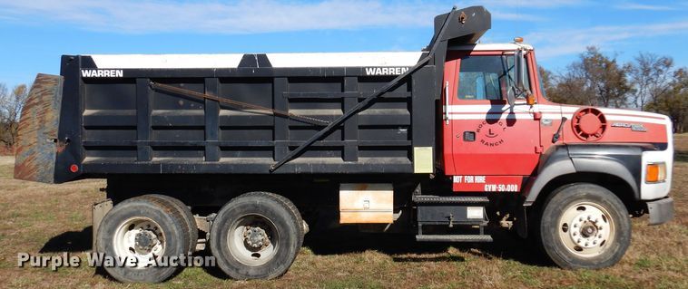 image for item JJ9898 1994 Ford LA9000  dump truck