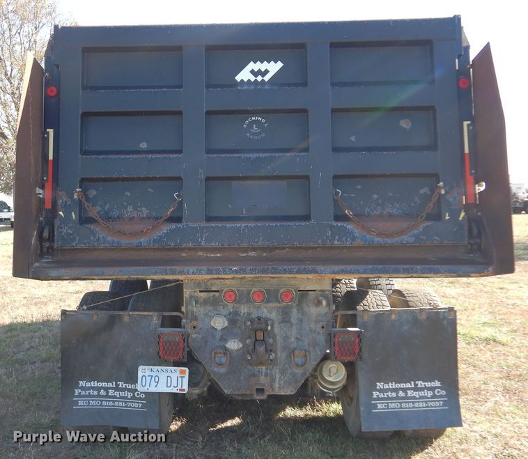 image for item JJ9898 1994 Ford LA9000  dump truck