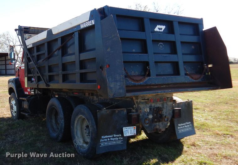 image for item JJ9898 1994 Ford LA9000  dump truck