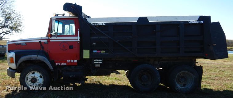 image for item JJ9898 1994 Ford LA9000  dump truck
