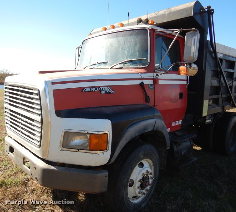image for item JJ9898 1994 Ford LA9000  dump truck