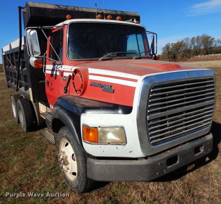 image for item JJ9898 1994 Ford LA9000  dump truck
