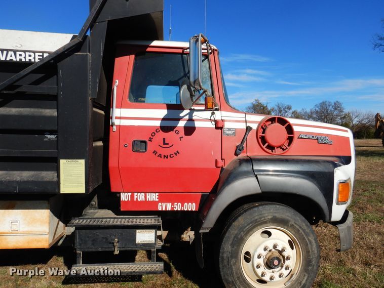 image for item JJ9898 1994 Ford LA9000  dump truck