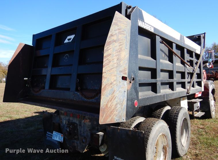 image for item JJ9898 1994 Ford LA9000  dump truck