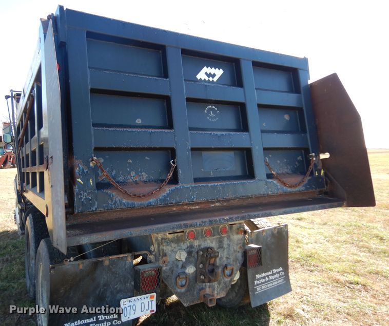 image for item JJ9898 1994 Ford LA9000  dump truck