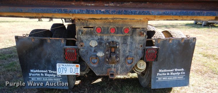 image for item JJ9898 1994 Ford LA9000  dump truck