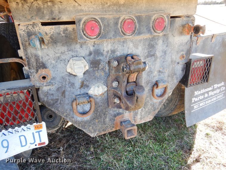 image for item JJ9898 1994 Ford LA9000  dump truck