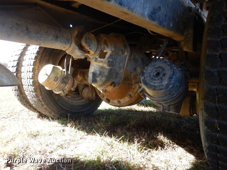 image for item JJ9898 1994 Ford LA9000  dump truck