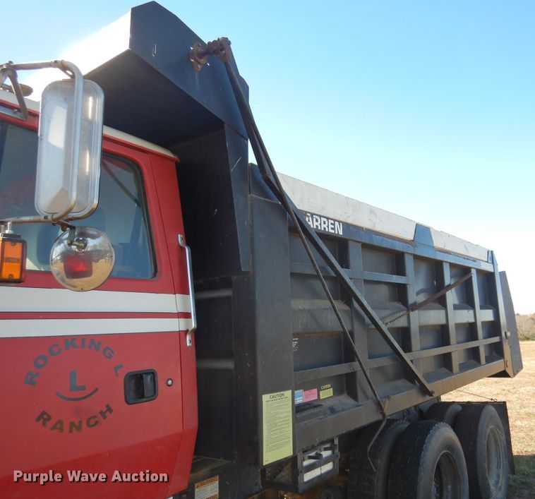 image for item JJ9898 1994 Ford LA9000  dump truck