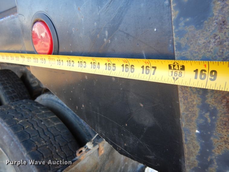 image for item JJ9898 1994 Ford LA9000  dump truck