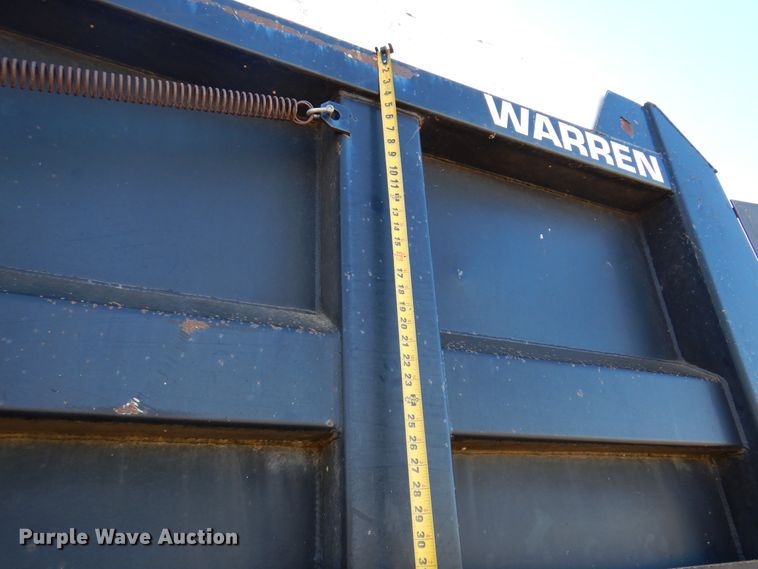 image for item JJ9898 1994 Ford LA9000  dump truck