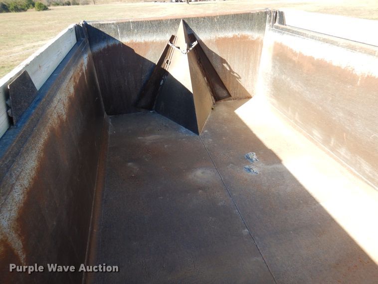 image for item JJ9898 1994 Ford LA9000  dump truck