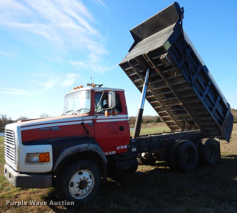 image for item JJ9898 1994 Ford LA9000  dump truck