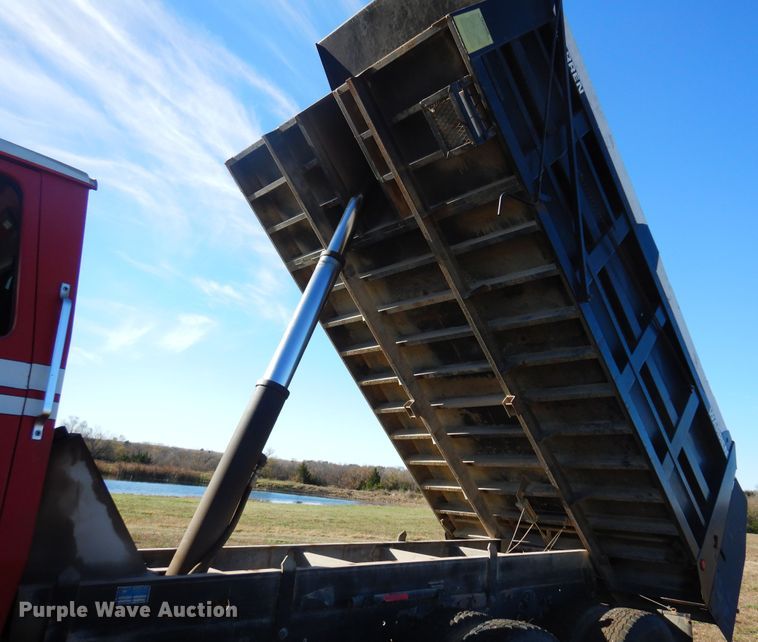 image for item JJ9898 1994 Ford LA9000  dump truck