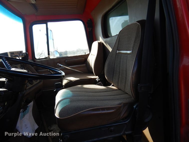 image for item JJ9898 1994 Ford LA9000  dump truck