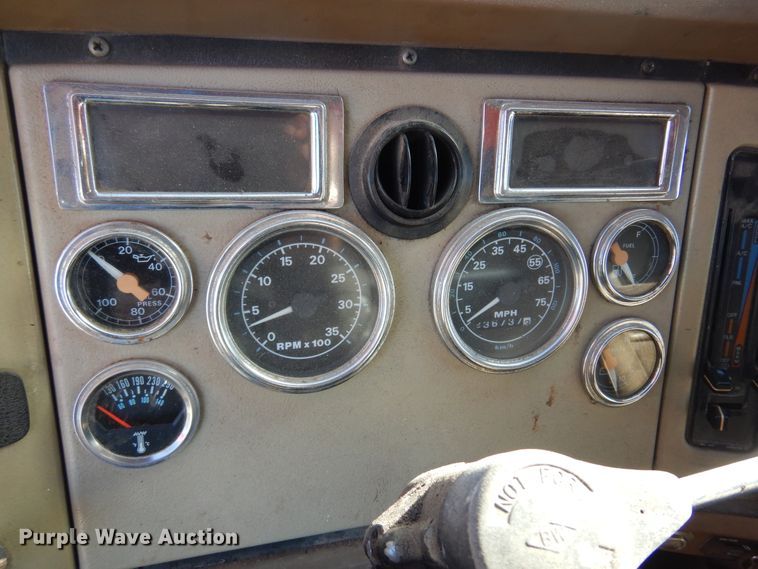 image for item JJ9898 1994 Ford LA9000  dump truck