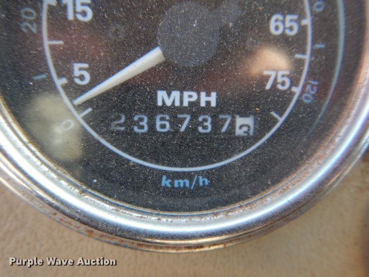 image for item JJ9898 1994 Ford LA9000  dump truck