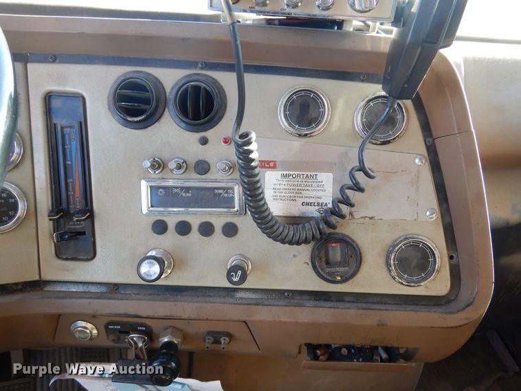 image for item JJ9898 1994 Ford LA9000  dump truck