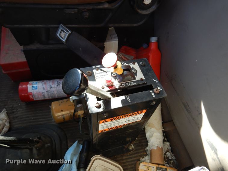 image for item JJ9898 1994 Ford LA9000  dump truck