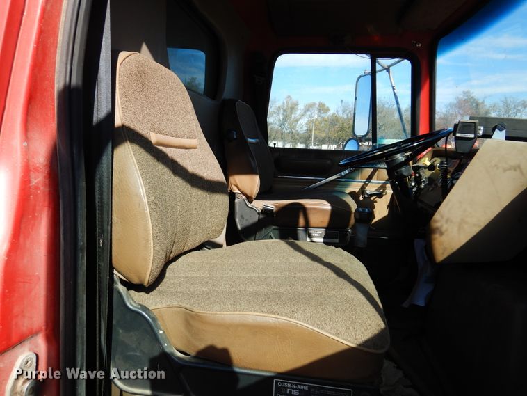 image for item JJ9898 1994 Ford LA9000  dump truck