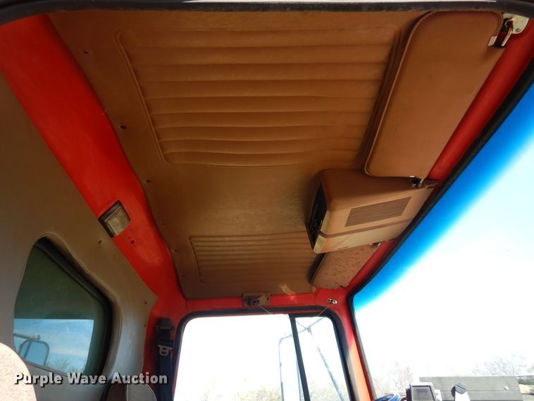 image for item JJ9898 1994 Ford LA9000  dump truck