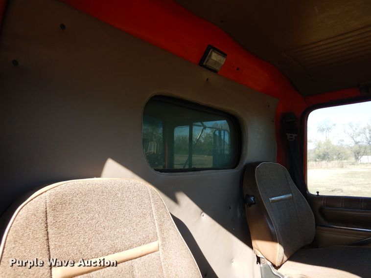 image for item JJ9898 1994 Ford LA9000  dump truck