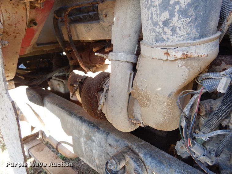 image for item JJ9898 1994 Ford LA9000  dump truck