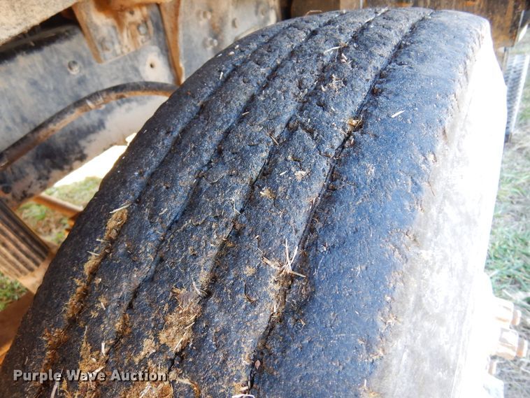 image for item JJ9898 1994 Ford LA9000  dump truck