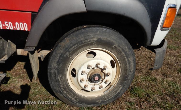 image for item JJ9898 1994 Ford LA9000  dump truck