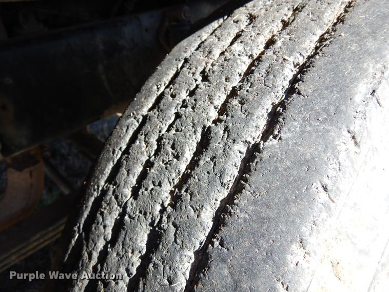 image for item JJ9898 1994 Ford LA9000  dump truck