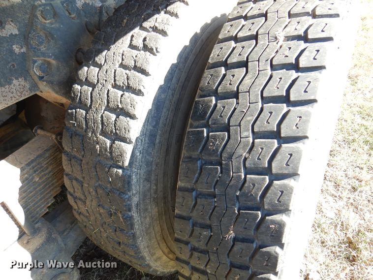 image for item JJ9898 1994 Ford LA9000  dump truck