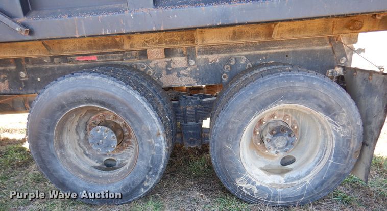 image for item JJ9898 1994 Ford LA9000  dump truck