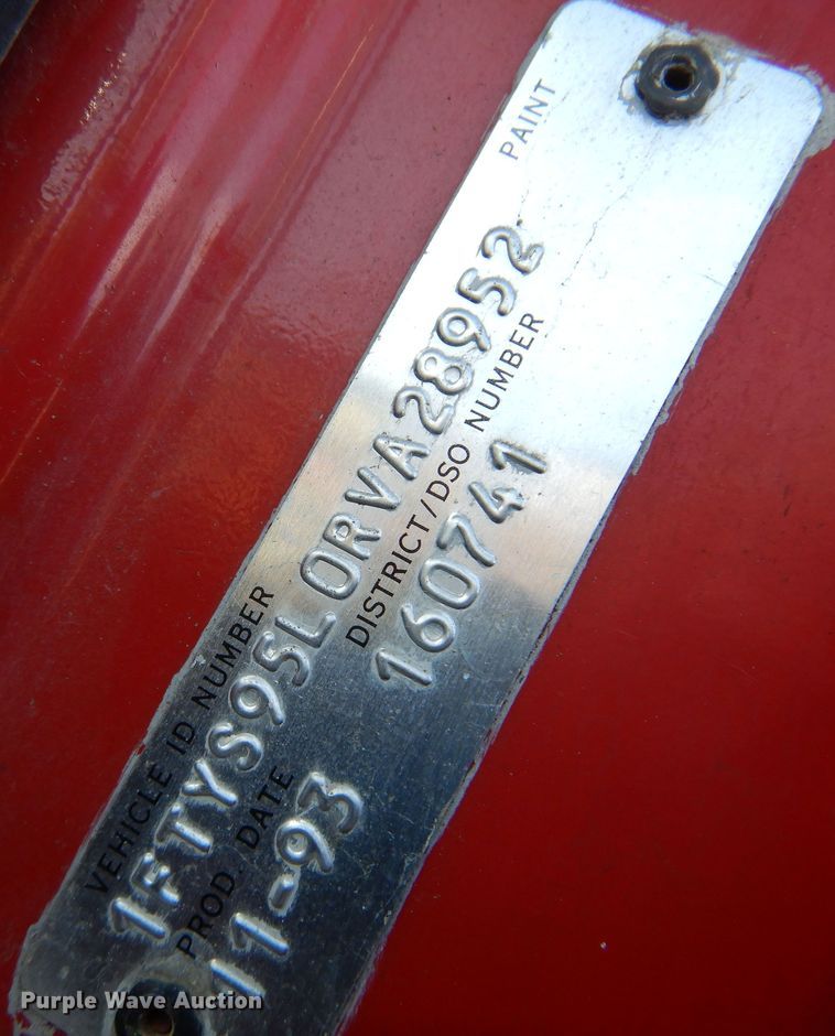 image for item JJ9898 1994 Ford LA9000  dump truck