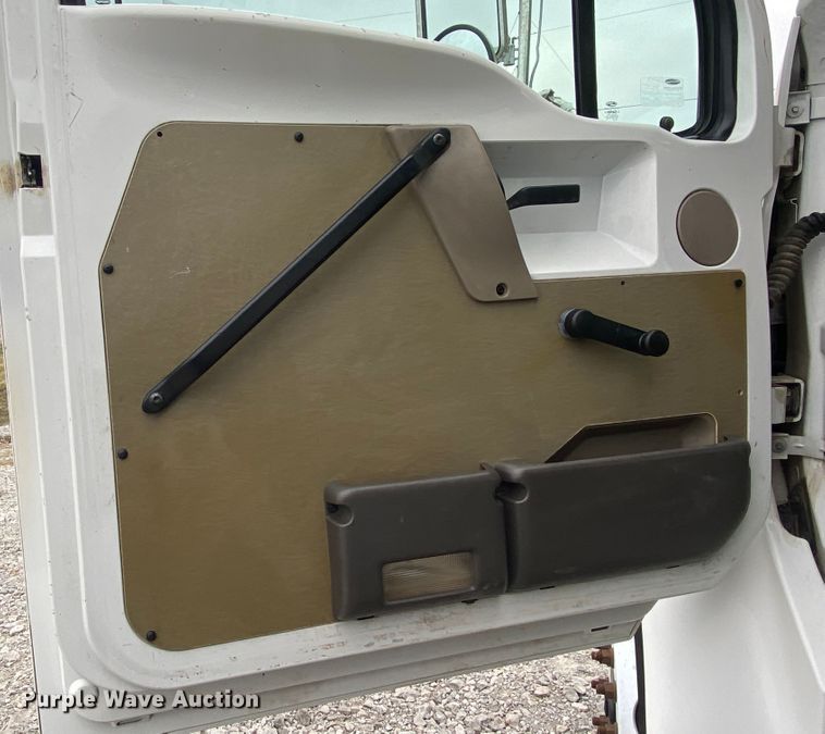 image for item JN9096 2007 Sterling Acterra  bucket truck