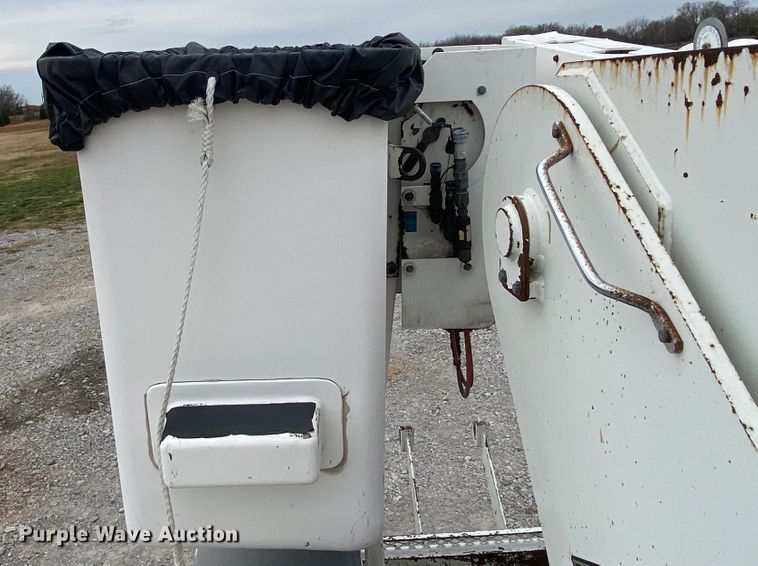 image for item JN9096 2007 Sterling Acterra  bucket truck